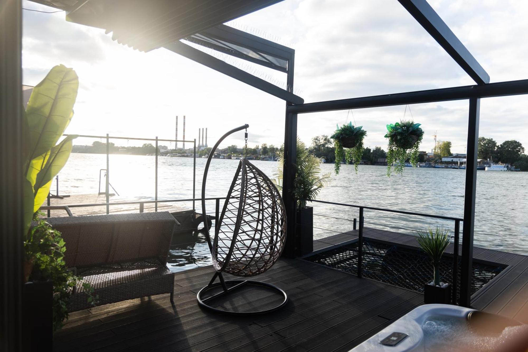 Ada Moment Splav- Kuca Na Reci Beograd- Floating House On Sava River ,Белград Экстерьер фото