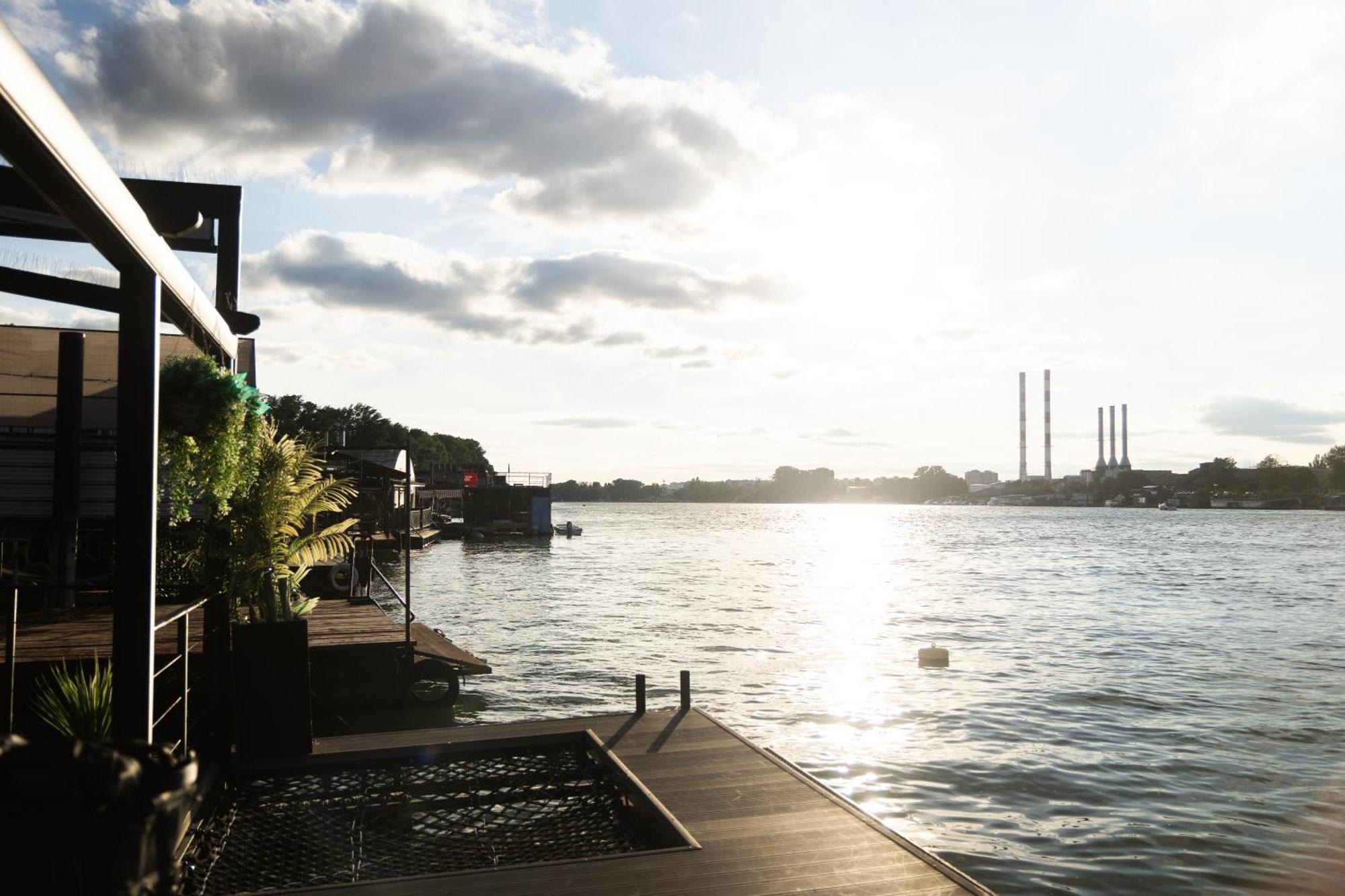 Ada Moment Splav- Kuca Na Reci Beograd- Floating House On Sava River ,Белград Экстерьер фото